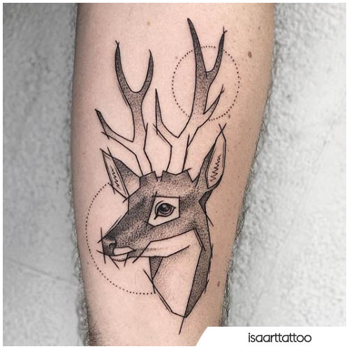 tatuaje geométrico de ciervos dotwork