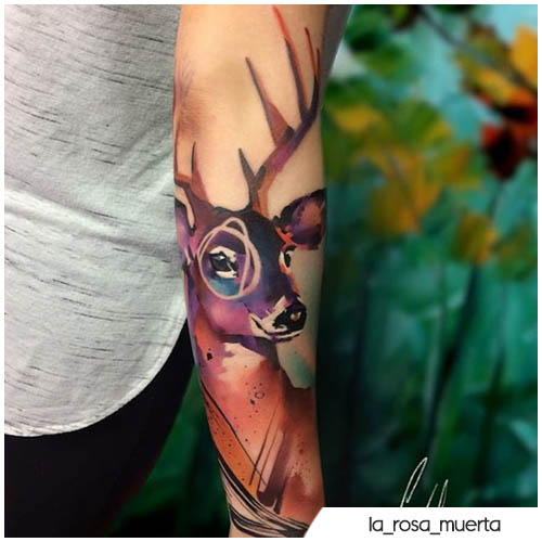 tatuaje de ciervo semi realista