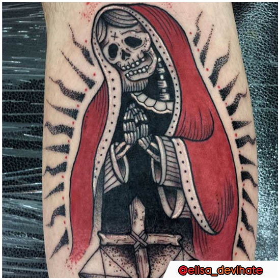 Tatuaje de ternero Santa Muerte