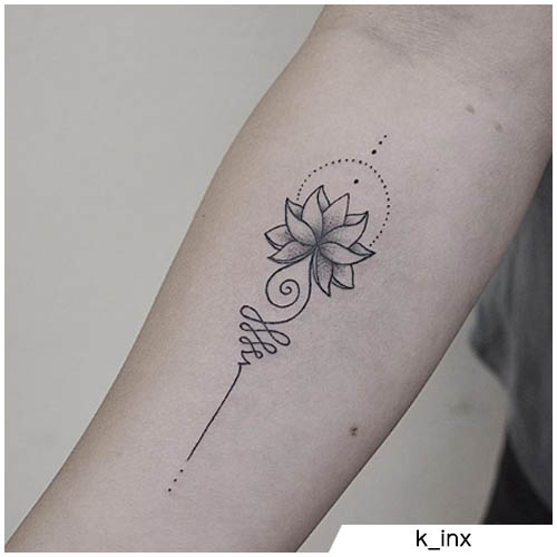 unalome tattoo fiore di loto avambraccio 