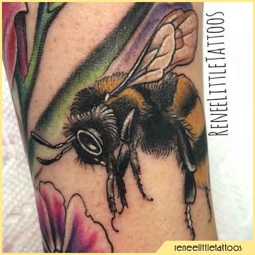 Tatuaje mixto técnico de abejas
