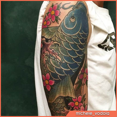 tatuaje de carpa japonesa azul
