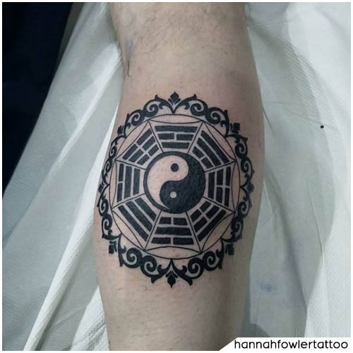 tatuaggio yin yang tela