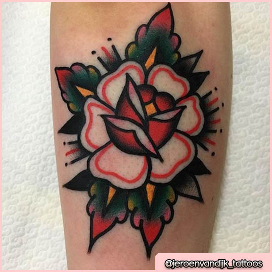tatuaje de rosa blanca y roja old school
