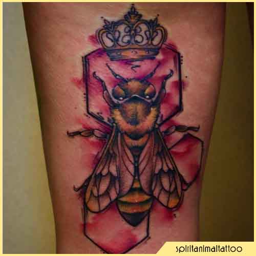 Tatuaje de abeja reina