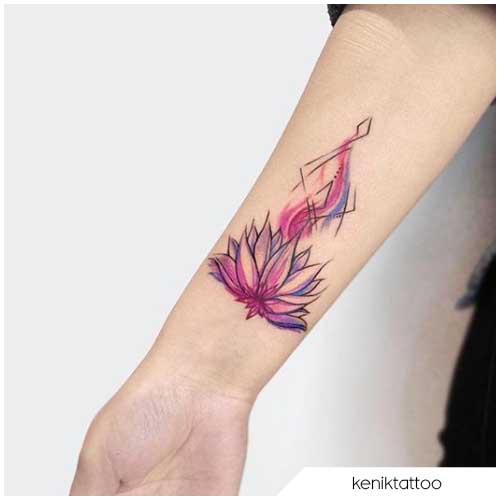 Tatuaje de flor de loto rosa
