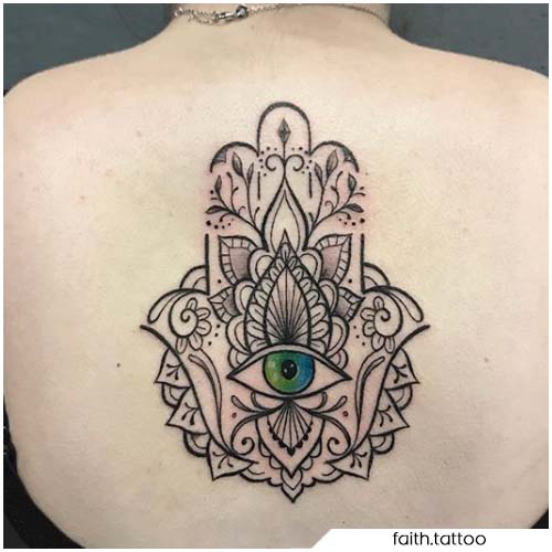 Tatuaggio mano di Fatima occhio verde