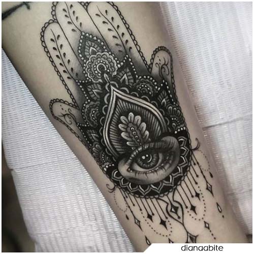 Tatuaje detallado de la mano de Hamsa