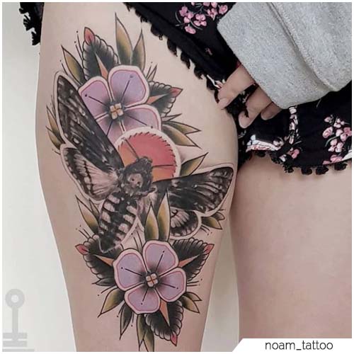 Tatuaje De Polilla De Muslo