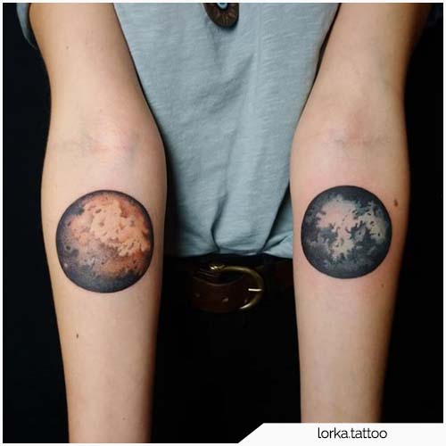 tatuaggio luna rossa e blu