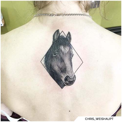 tatuaje de espalda de caballo