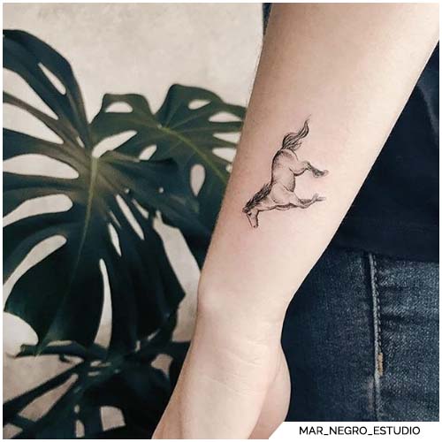 tatuaggio cavallo mini realistico