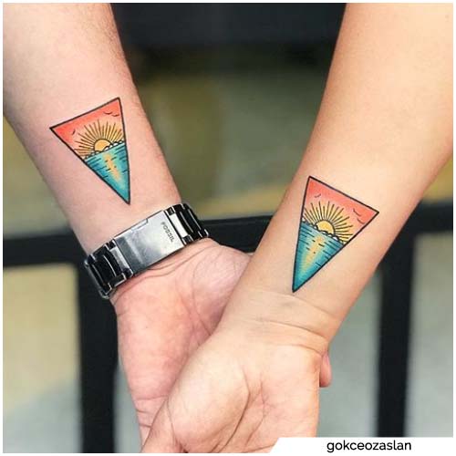 tatuajes de puesta de sol de dos triángulos
