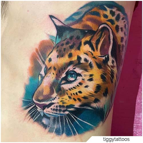 tatuaje de leopardo ralistico