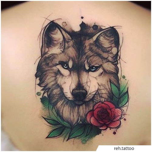 tatuaje lobo de vuelta