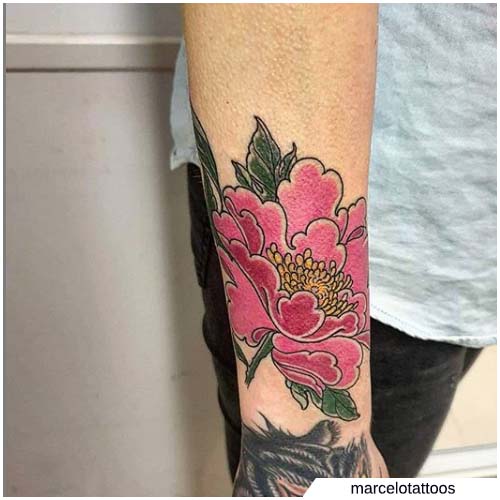 tatuaje de peonía rosa 