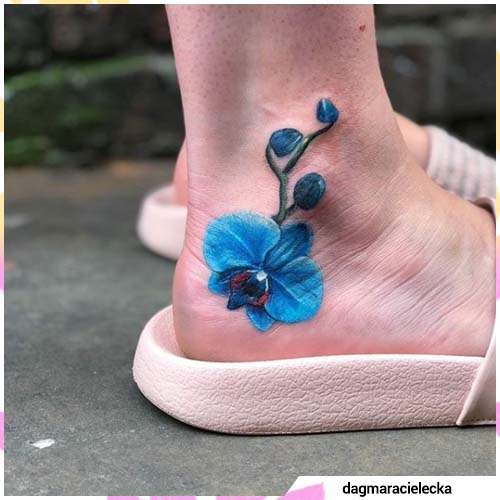 tatuaje de orquídea azul