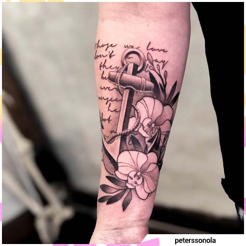 tatuaje de orquídea y ancla