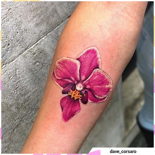 tatuaje de orquídea fucsia