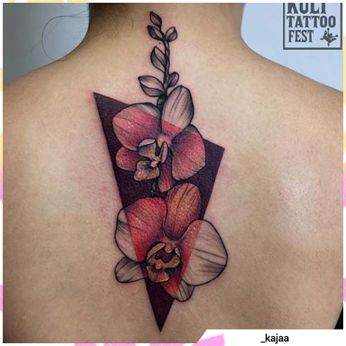tatuaje geométrico colorido de la orquídea