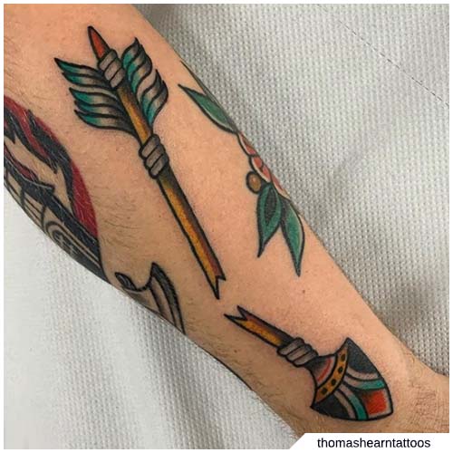 tatuaje de flecha rota