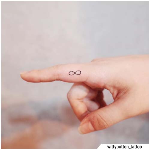 dedo pequeño tatuajes infinitos