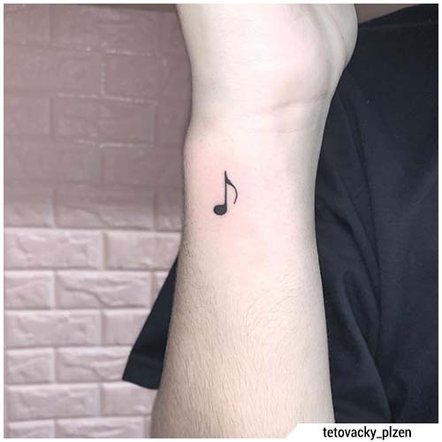 pequeñas notas musicales tatuajes