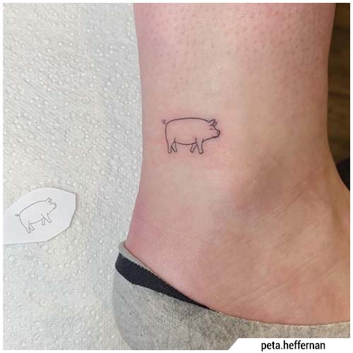 pequeños tatuajes de cerdo