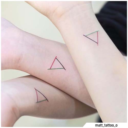 tatuajes de pequeños triángulos