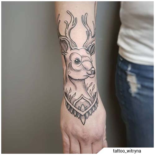 tatuajes de mujer ciervo