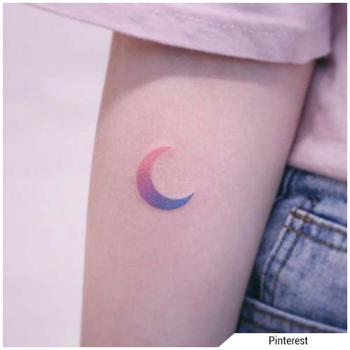 tatuaggi donna luna colorata