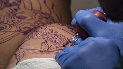 Come ripassare un Tatuaggio coperto da cicatrice